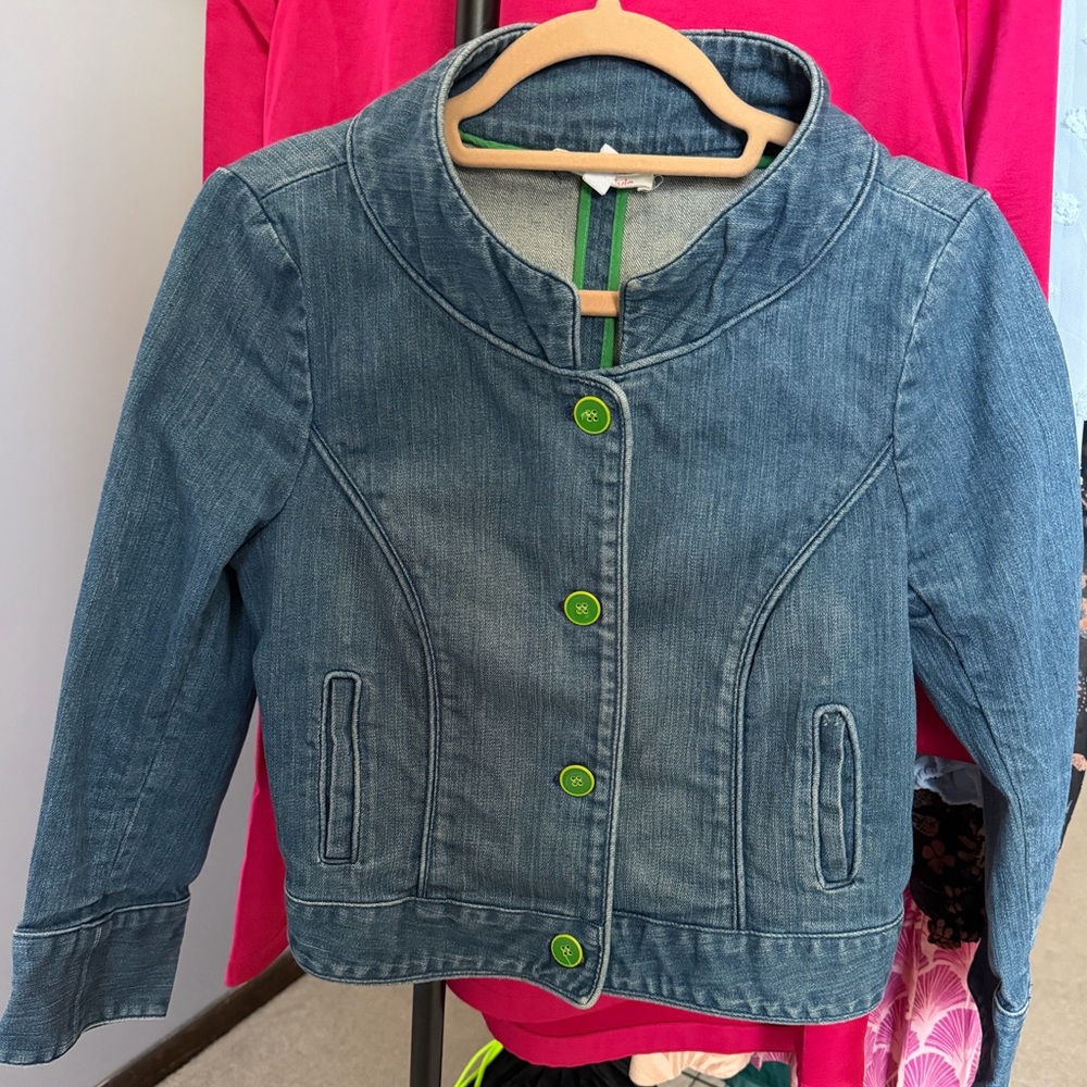 💚Alice + Olivia Denim Jacket with Green Buttons size small💚